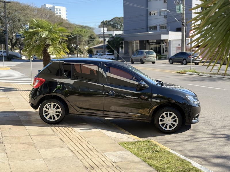 SANDERO 1.0 EXPRESSION 16V FLEX 4P MANUAL - 2015 - FARROUPILHA