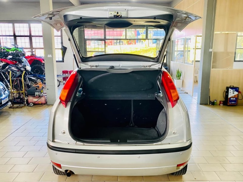 FOCUS 1.6 GL 8V GASOLINA 4P MANUAL - 2004 - CAXIAS DO SUL
