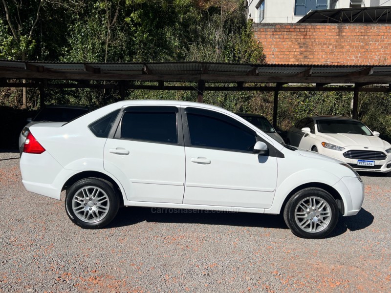 FIESTA 1.6 MPI CLASS SEDAN 8V FLEX 4P MANUAL - 2010 - FARROUPILHA