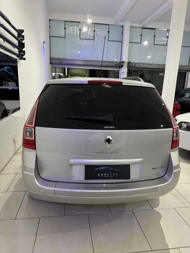 MÉGANE 1.6 DYNAMIQUE GRAND TOUR 16V FLEX 4P MANUAL - 2012 - CAXIAS DO SUL