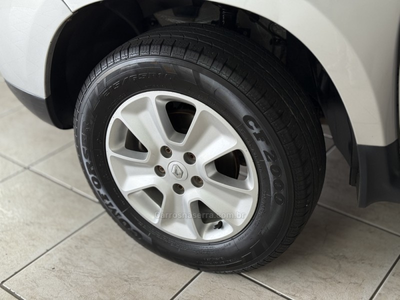 DUSTER 1.6 EXPRESSION 4X2 16V FLEX 4P MANUAL - 2017 - GUAPORé