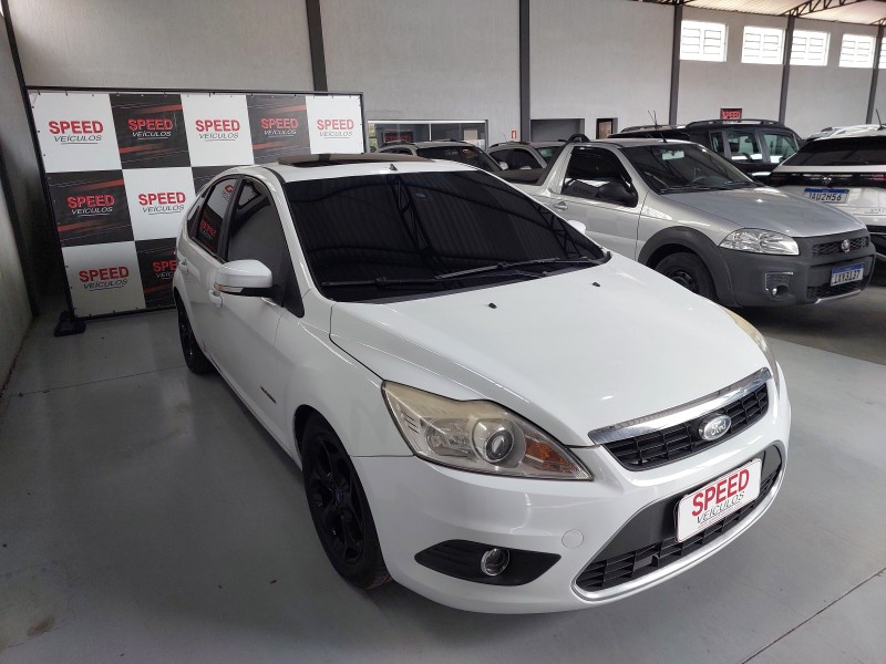 FOCUS 2.0 TITANIUM HATCH 16V FLEX 4P AUTOMÁTICO - 2011 - SãO SEBASTIãO DO CAí