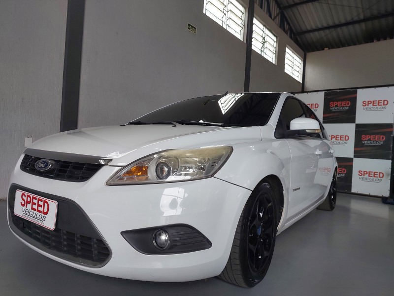 FOCUS 2.0 TITANIUM HATCH 16V FLEX 4P AUTOMÁTICO - 2011 - SãO SEBASTIãO DO CAí