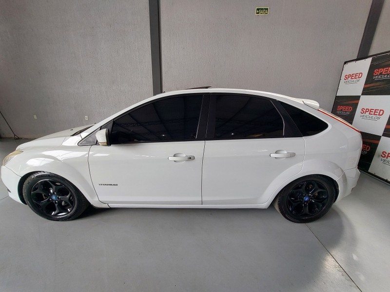 FOCUS 2.0 TITANIUM HATCH 16V FLEX 4P AUTOMÁTICO - 2011 - SãO SEBASTIãO DO CAí