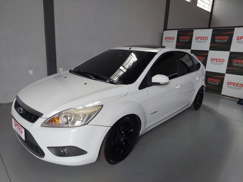FOCUS 2.0 TITANIUM HATCH 16V FLEX 4P AUTOMÁTICO