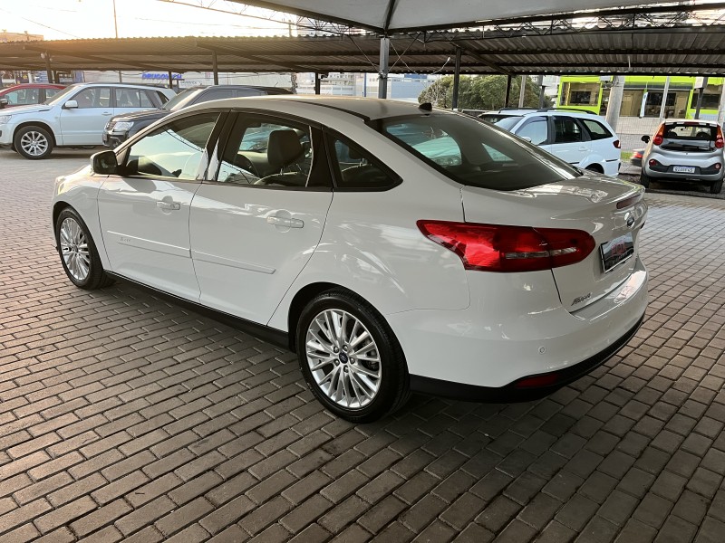 FOCUS 2.0 SE SEDAN 16V FLEX 4P AUTOMÁTICO - 2017 - CAXIAS DO SUL