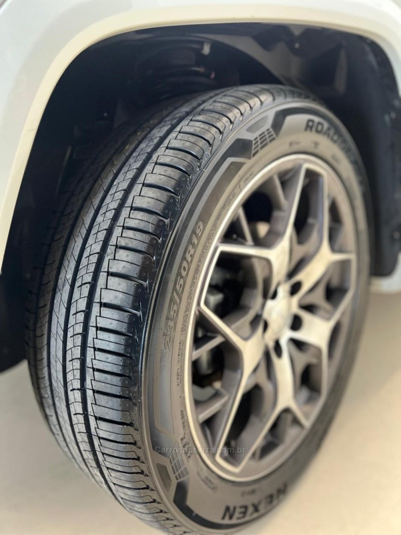 COMMANDER 1.3 OVERLAND T270 16V 4X2 TURBO FLEX 4P AUTOMÁTICO - 2023 - NOVO HAMBURGO