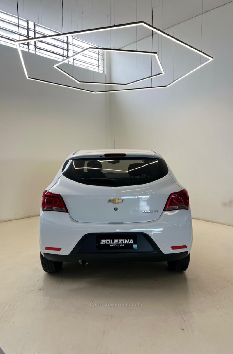 ONIX 1.0 LT 12V TURBO FLEX 4P MANUAL - 2017 - NOVO HAMBURGO