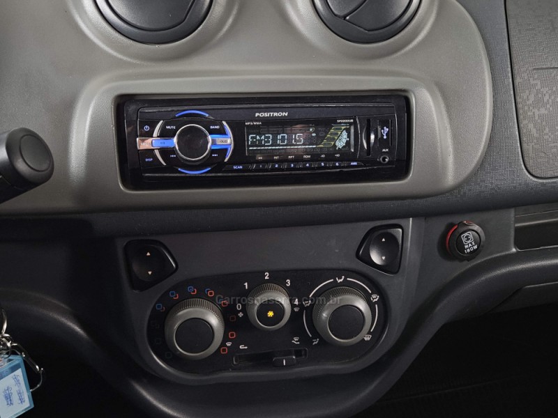 UNO 1.0 EVO VIVACE 8V FLEX 4P MANUAL - 2014 - TAPEJARA