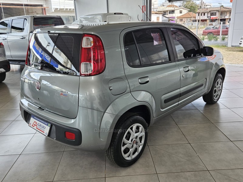 UNO 1.0 EVO VIVACE 8V FLEX 4P MANUAL - 2014 - TAPEJARA