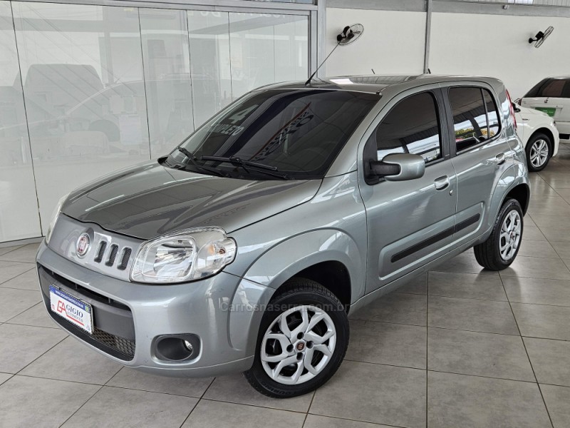 UNO 1.0 EVO VIVACE 8V FLEX 4P MANUAL - 2014 - TAPEJARA