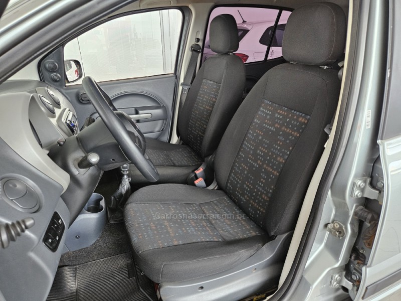 UNO 1.0 EVO VIVACE 8V FLEX 4P MANUAL - 2014 - TAPEJARA