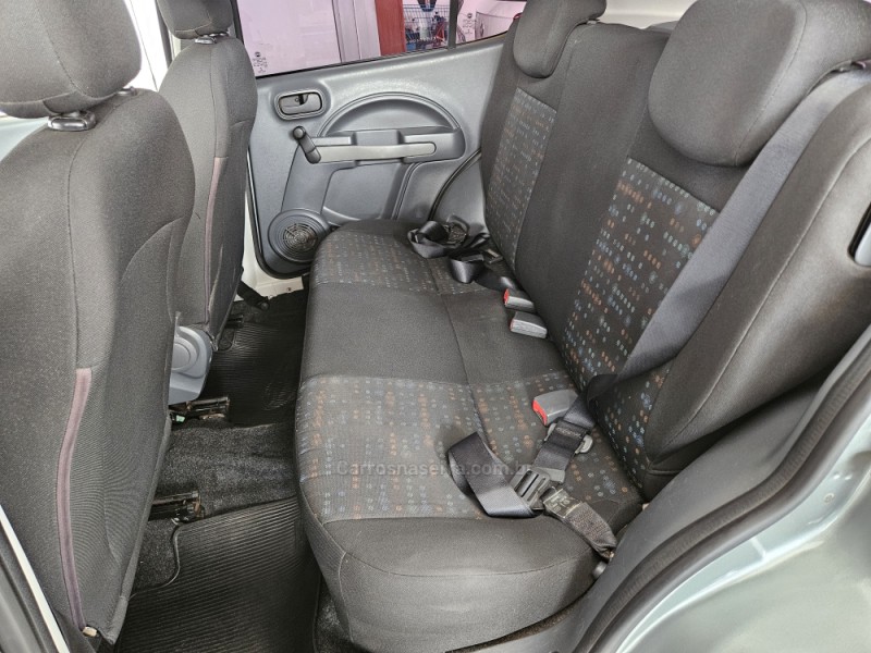 UNO 1.0 EVO VIVACE 8V FLEX 4P MANUAL - 2014 - TAPEJARA
