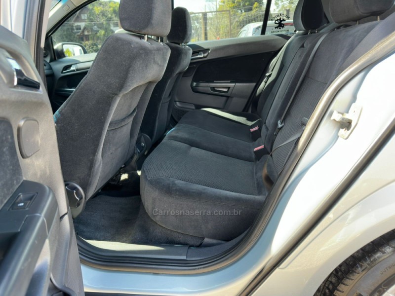 VECTRA 2.0 MPFI GT HATCH 8V FLEX 4P MANUAL - 2009 - CANELA