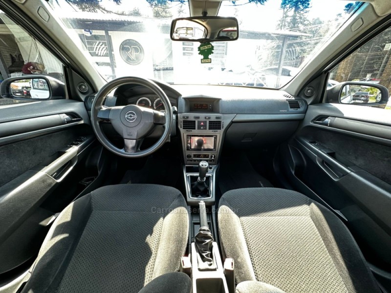 VECTRA 2.0 MPFI GT HATCH 8V FLEX 4P MANUAL - 2009 - CANELA
