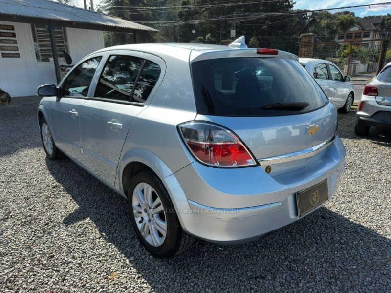 VECTRA 2.0 MPFI GT HATCH 8V FLEX 4P MANUAL - 2009 - CANELA