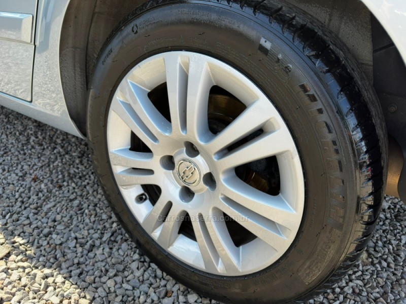 VECTRA 2.0 MPFI GT HATCH 8V FLEX 4P MANUAL - 2009 - CANELA
