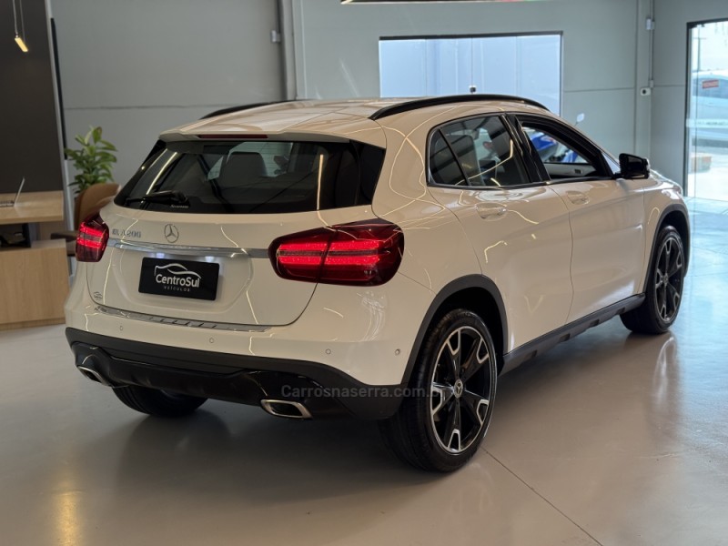 GLA 200 1.6 CGI NIGHT 16V FLEX 4P AUTOMÁTICO - 2019 - CARLOS BARBOSA