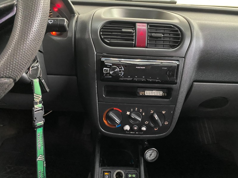 CORSA 1.8 MPFI 8V GASOLINA 4P MANUAL - 2002 - CAXIAS DO SUL