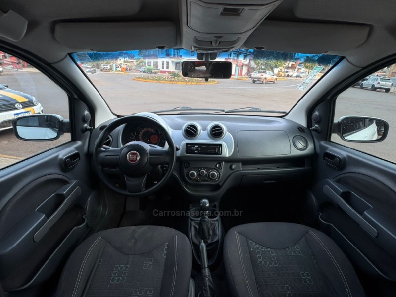 UNO 1.0 EVO VIVACE 8V FLEX 4P MANUAL - 2013 - TAPEJARA