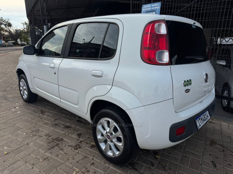UNO 1.0 EVO VIVACE 8V FLEX 4P MANUAL - 2013 - TAPEJARA