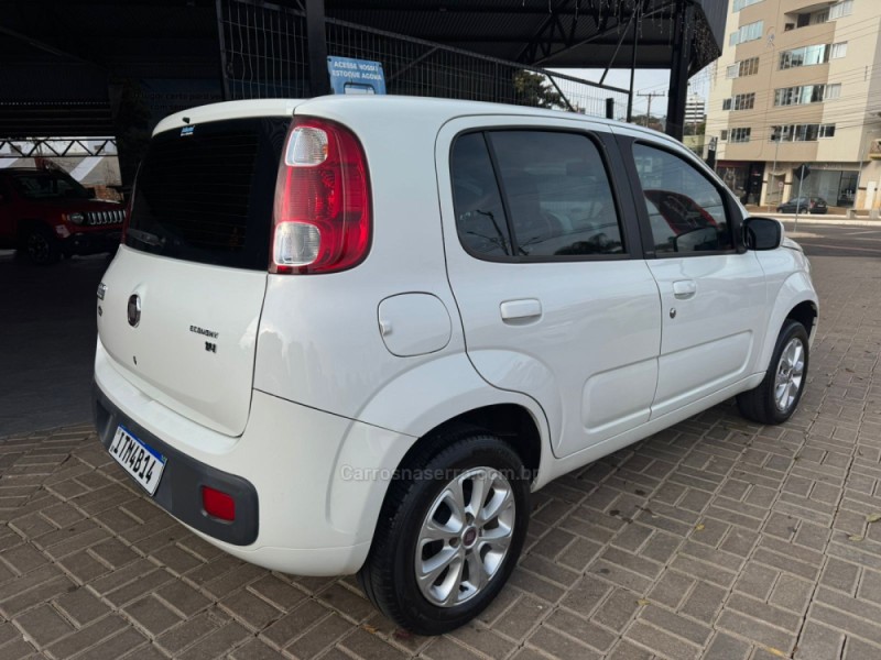 UNO 1.0 EVO VIVACE 8V FLEX 4P MANUAL - 2013 - TAPEJARA