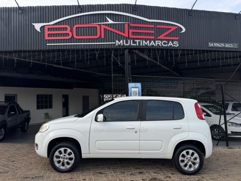 UNO 1.0 EVO VIVACE 8V FLEX 4P MANUAL - 2013 - TAPEJARA