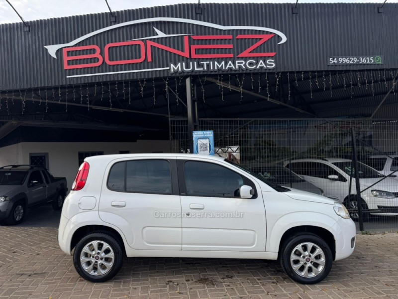 UNO 1.0 EVO VIVACE 8V FLEX 4P MANUAL - 2013 - TAPEJARA