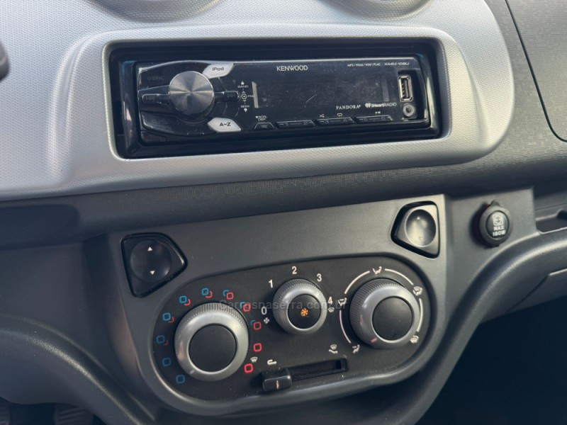 UNO 1.0 EVO VIVACE 8V FLEX 4P MANUAL - 2013 - TAPEJARA