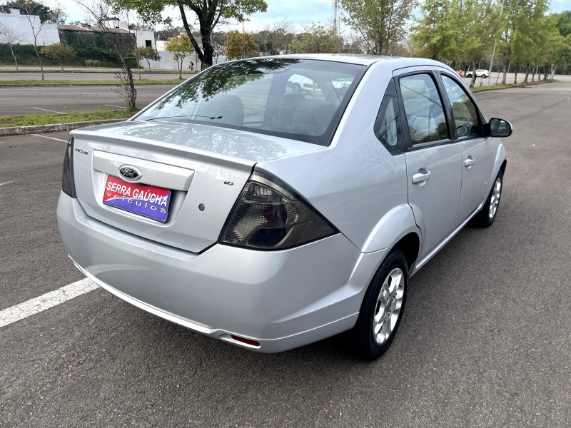 FIESTA 1.6 ROCAM SE SEDAN 8V FLEX 4P MANUAL - 2014 - BENTO GONçALVES