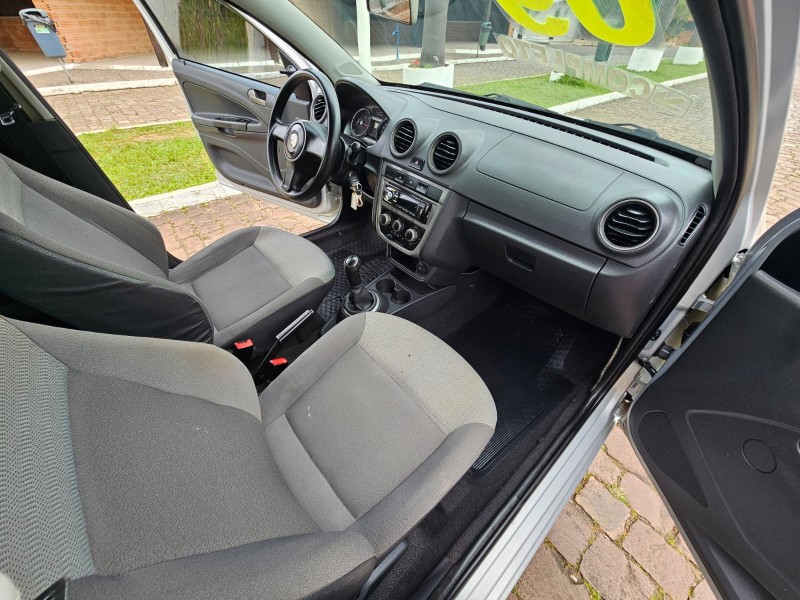 VOYAGE 1.0 MI 8V FLEX 4P MANUAL - 2009 - VENâNCIO AIRES