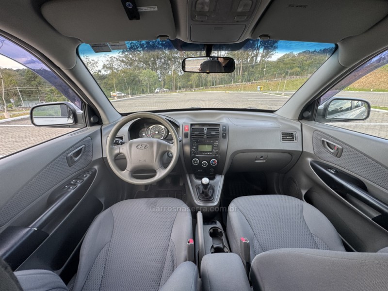 TUCSON 2.0 MPFI GL 16V 142CV 2WD GASOLINA 4P MANUAL - 2011 - CAXIAS DO SUL