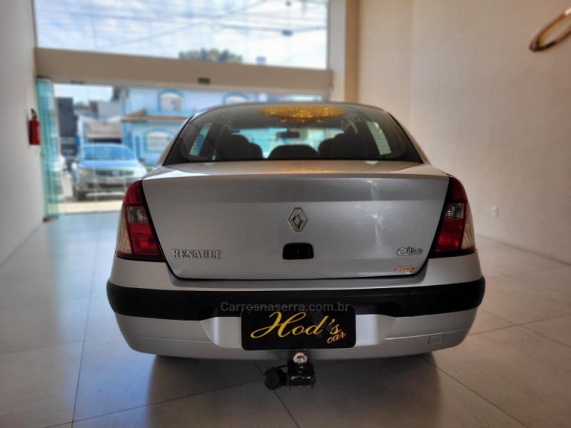 CLIO 1.0 EXPRESSION SEDAN 16V FLEX 4P MANUAL - 2006 - CANELA