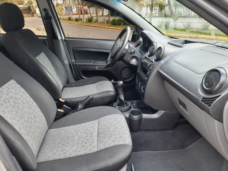 FIESTA 1.0 MPI SEDAN 8V FLEX 4P MANUAL - 2013 - FARROUPILHA