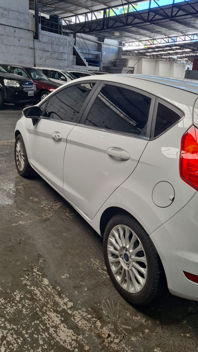 FIESTA 1.6 TITANIUM HATCH 16V FLEX 4P AUTOMÁTICO - 2017 - CAXIAS DO SUL