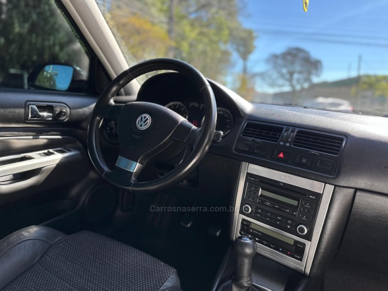 GOLF 1.6 MI SPORTLINE 8V FLEX 4P MANUAL - 2011 - PAROBé
