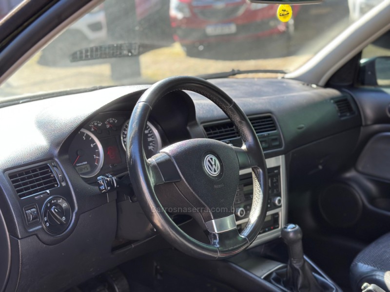 GOLF 1.6 MI SPORTLINE 8V FLEX 4P MANUAL - 2011 - PAROBé
