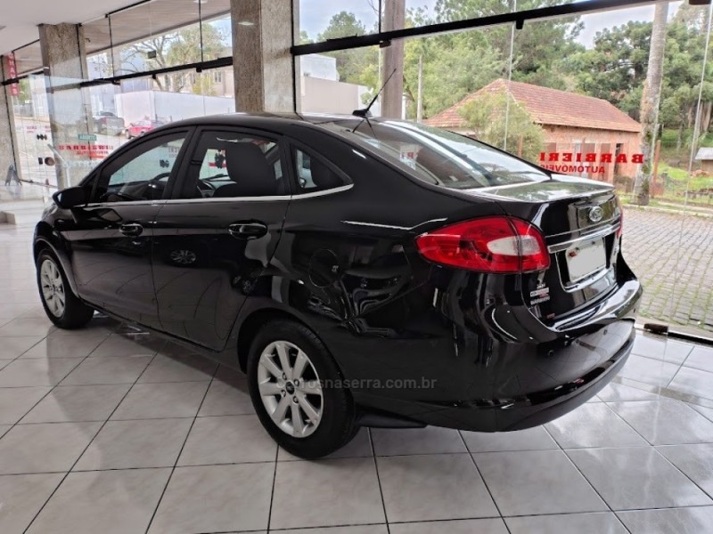FIESTA 1.6 SE SEDAN 16V FLEX 4P MANUAL - 2011 - NOVA PRATA