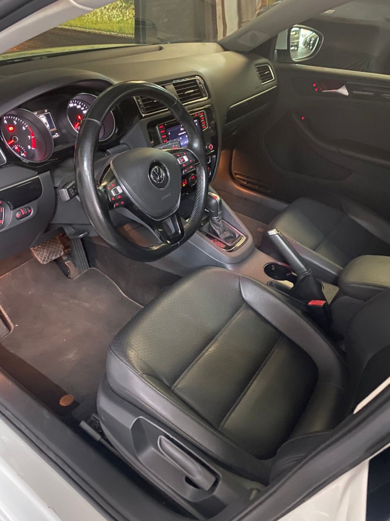 JETTA 2.0 TSI HIGHLINE 211CV GASOLINA 4P TIPTRONIC - 2017 - CAXIAS DO SUL