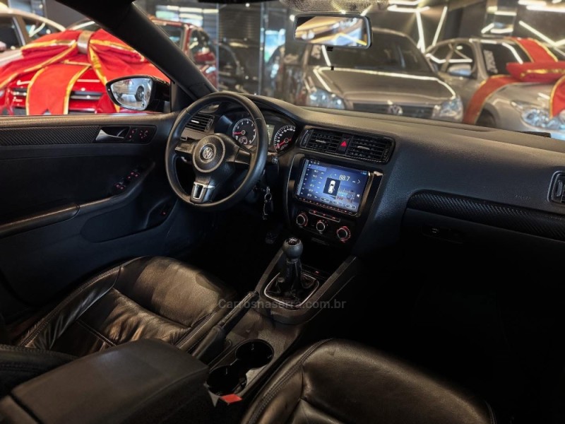 JETTA 2.0 COMFORTLINE FLEX 4P MANUAL - 2011 - NOVO HAMBURGO