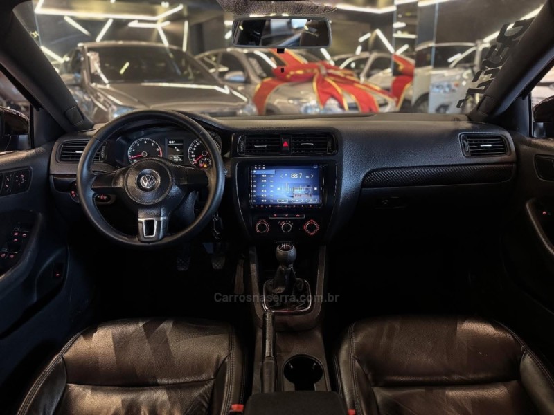 JETTA 2.0 COMFORTLINE FLEX 4P MANUAL - 2011 - NOVO HAMBURGO