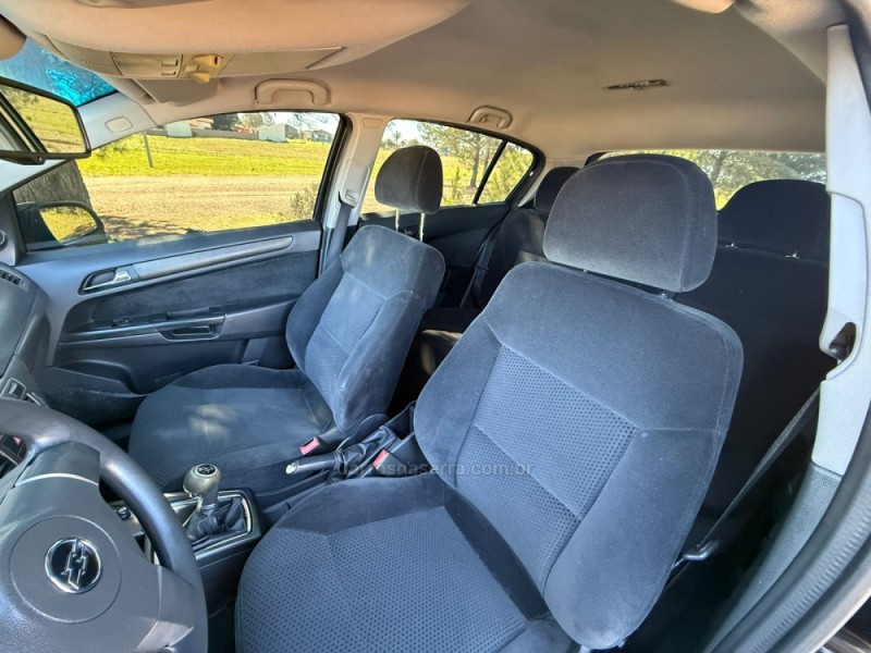 VECTRA 2.0 MPFI CD 8V GASOLINA 4P MANUAL - 2010 - VACARIA