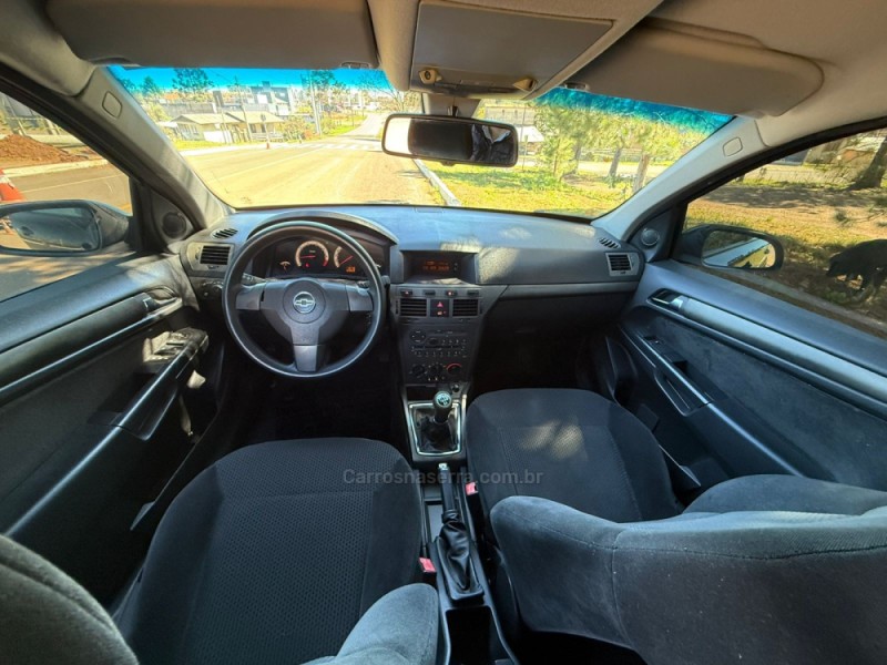 VECTRA 2.0 MPFI CD 8V GASOLINA 4P MANUAL - 2010 - VACARIA