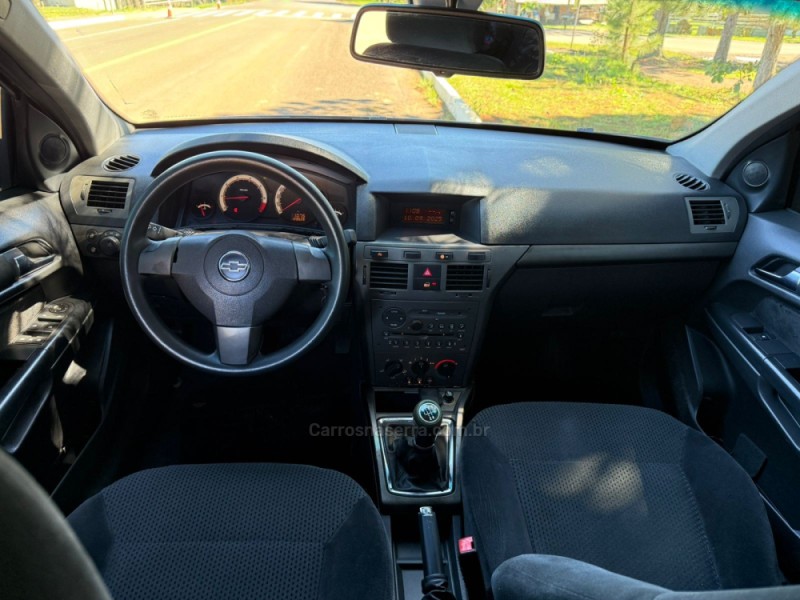 VECTRA 2.0 MPFI CD 8V GASOLINA 4P MANUAL - 2010 - VACARIA