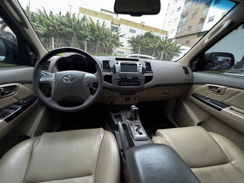 HILUX SW4 3.0 SRV 4X4 16V TURBO INTERCOOLER DIESEL 4P AUTOMÁTICO - 2013 - FELIZ