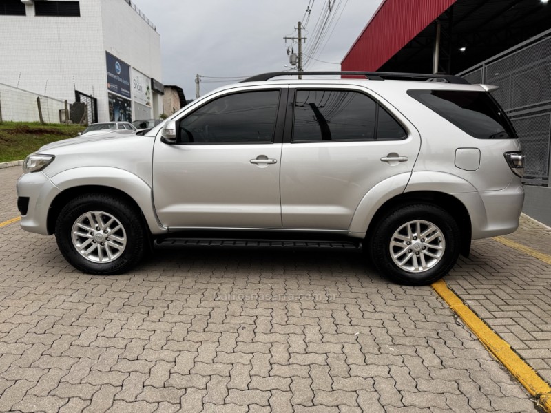 HILUX SW4 3.0 SRV 4X4 16V TURBO INTERCOOLER DIESEL 4P AUTOMÁTICO - 2013 - FELIZ