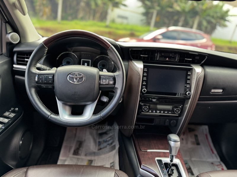 HILUX SW4 2.7 SRV 4X2 16V FLEX 7 LUGARES 4P AUTOMÁTICO - 2020 - FELIZ