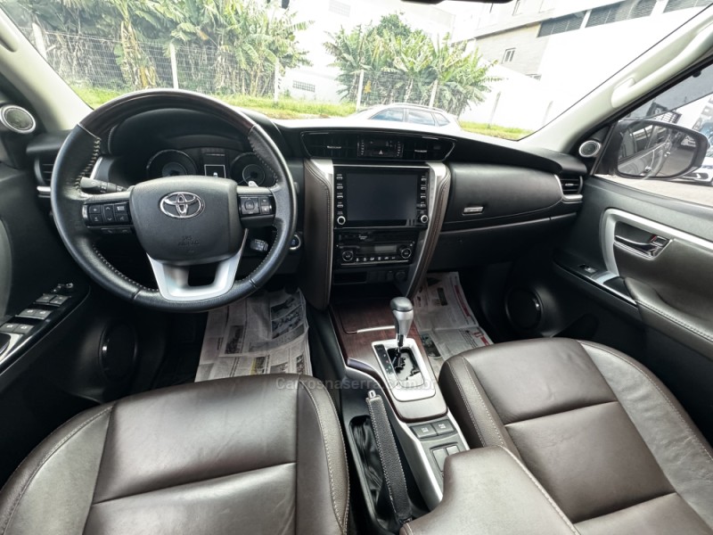 HILUX SW4 2.7 SRV 4X2 16V FLEX 7 LUGARES 4P AUTOMÁTICO - 2020 - FELIZ