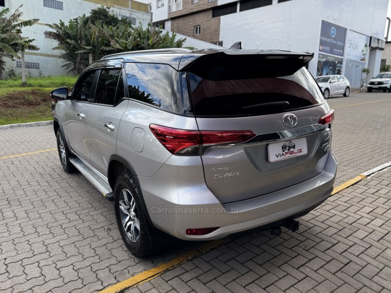 HILUX SW4 2.7 SRV 4X2 16V FLEX 7 LUGARES 4P AUTOMÁTICO - 2020 - FELIZ