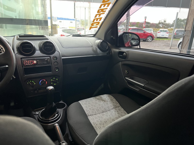 FIESTA 1.6 SE SEDAN 16V FLEX 4P MANUAL - 2011 - PORTãO